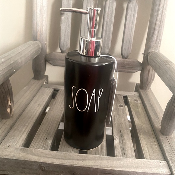 Rae Dunn Soap dispenser